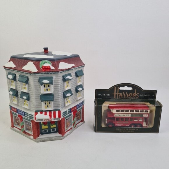 Town Square Taylor & Sons Coca-Cola Christmas Building + London Bus 56207 - Picture 1 of 11